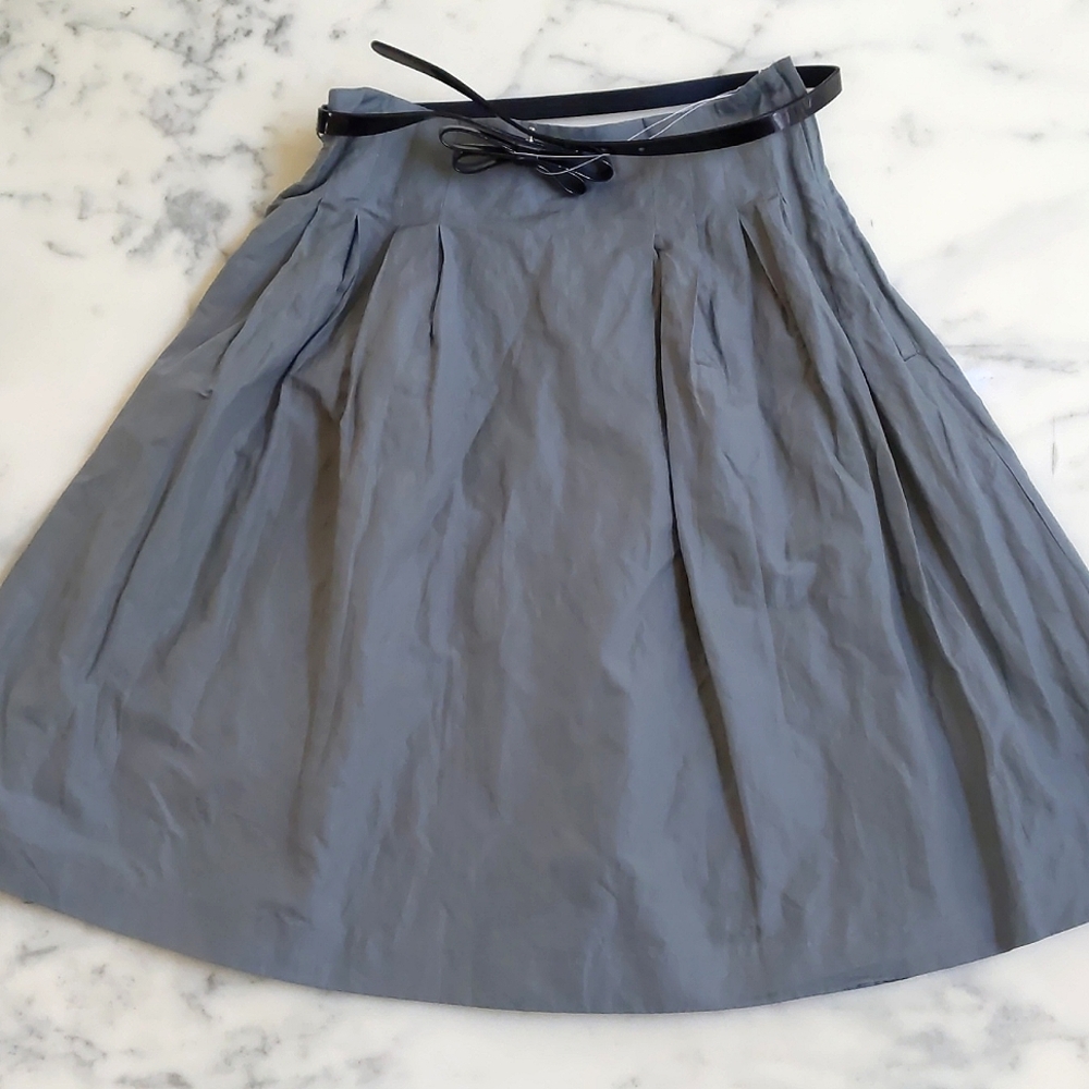 NWT. H&M Cotton Blended Pleated and Wrinkled Style Midi Skirt w/lining and belt.